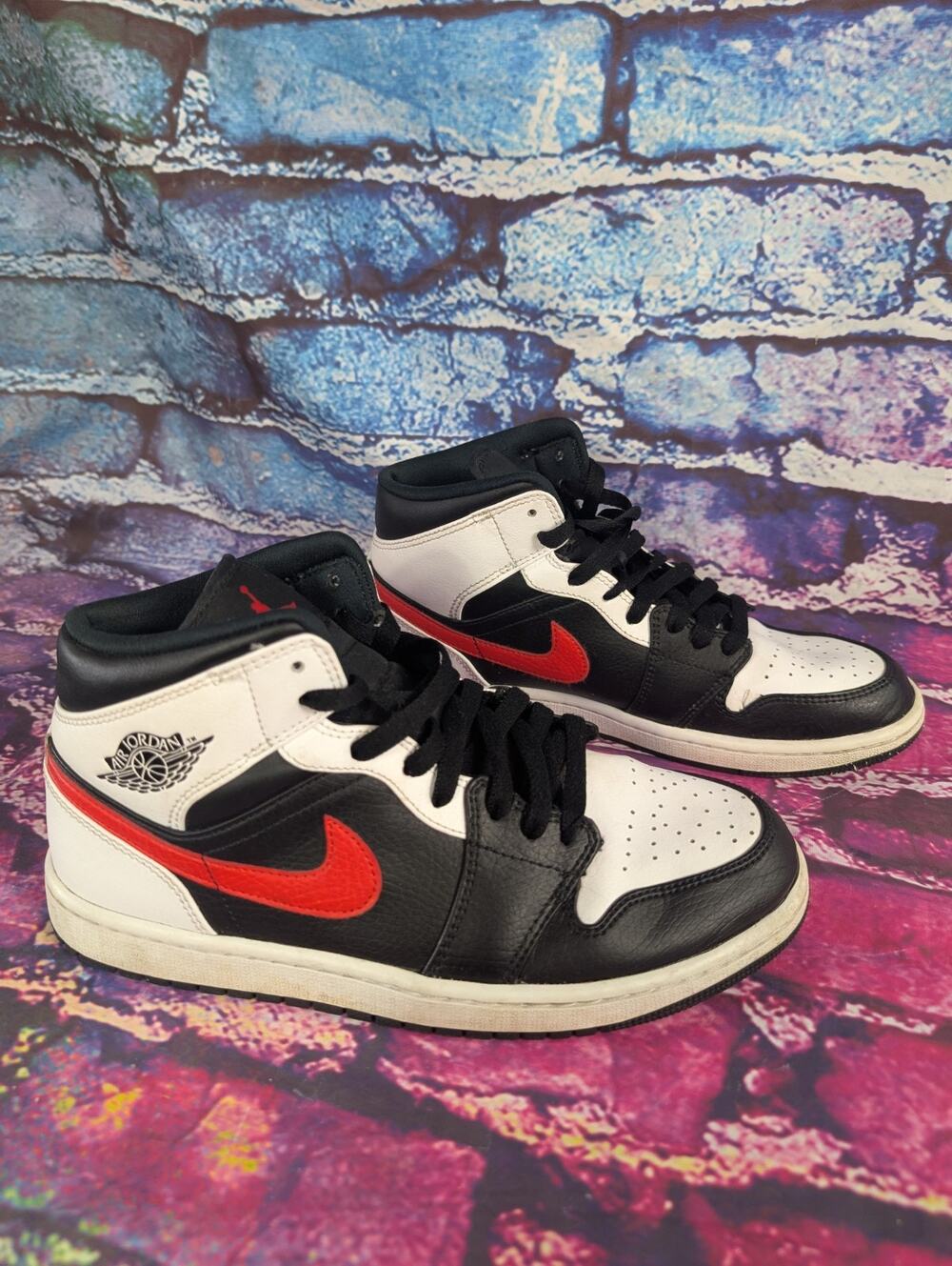 Nike Air Jordan 1 Mid Mens Size 8.5 White Black Athletic Leather Shoes Sneakers